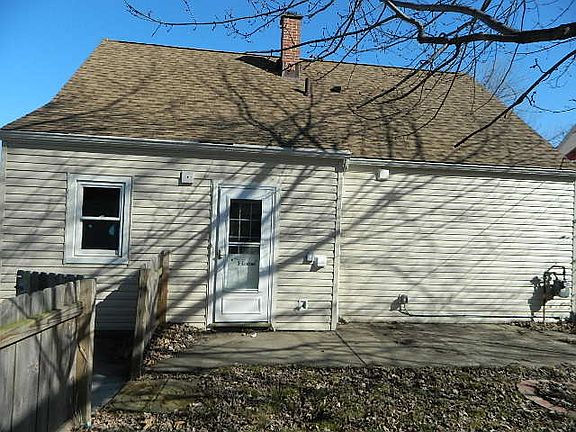 2nd image of 27080 Farringdon Ave