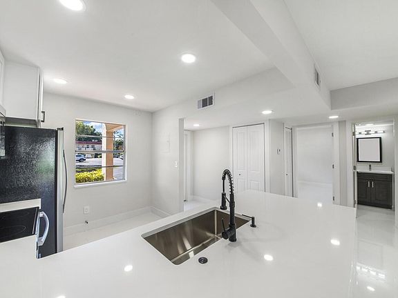 2nd image of 21 Abbey Ln APT 103