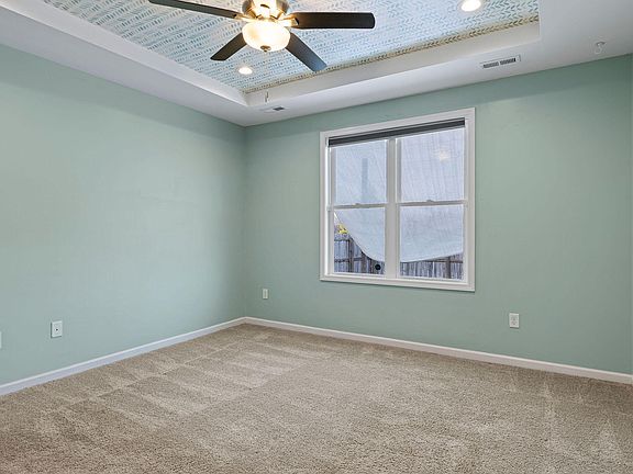 5th image of 643 Sturgeon St