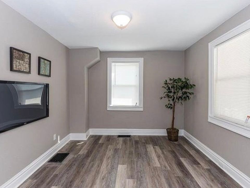 1st image of 9419 Trescott Ave
