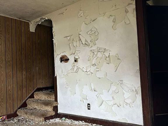 4th image of 2321 Fairview St