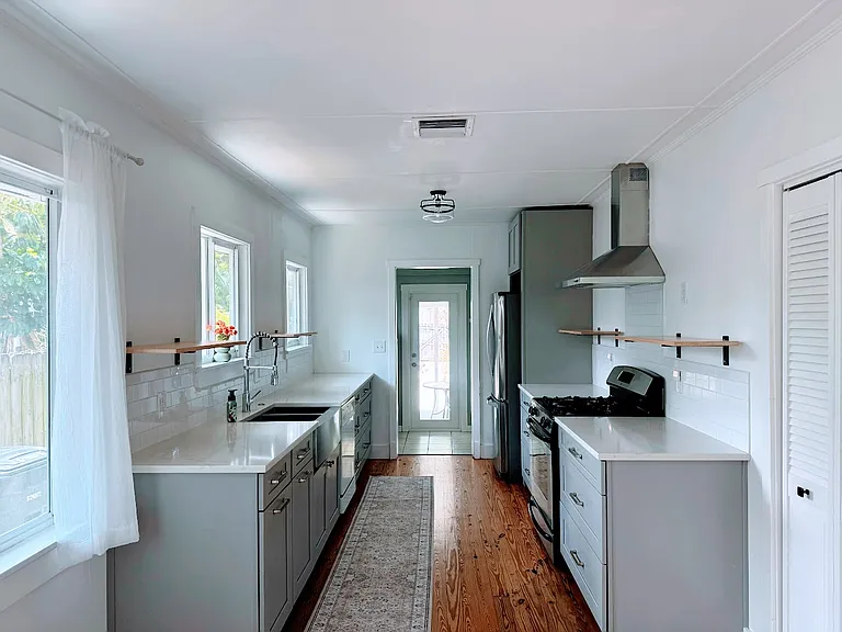 221 S M St — Photo 13