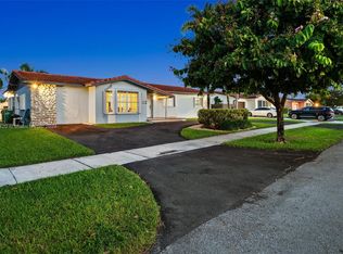 2211 SW 98th Pl, Miami, FL 33165