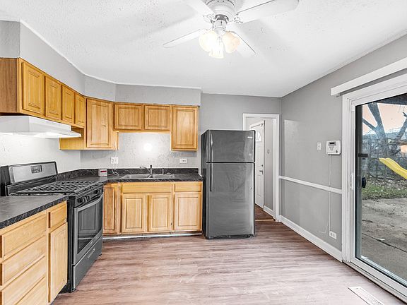 4th image of 22428 Nichols Dr