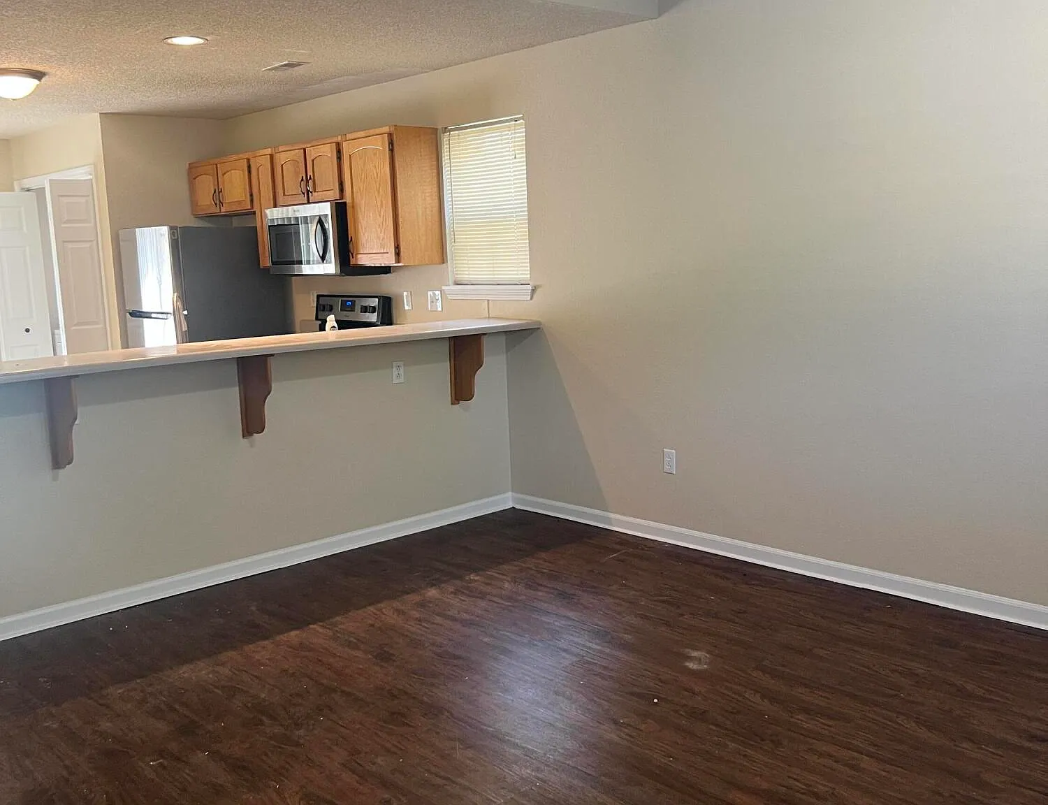 4 bed, 2.0 bath, 1350 sqft, $1,650 — Photo 2