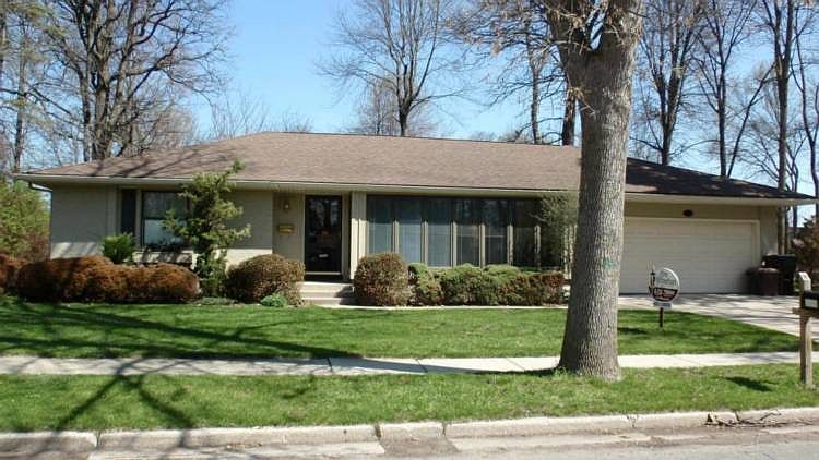 Wonderful 1737 Square Feet Family Ranch Style Home on 1 1/2 Lots in the City! Beautiful Perennial Gardens that have Won many Beautification Awards. Private Fenced Back yard. Large Rooms, Well Maintained. Newer Roof, Some newer Windows & Hard Wood Floors Throughout. Close to Schools & Shopping...