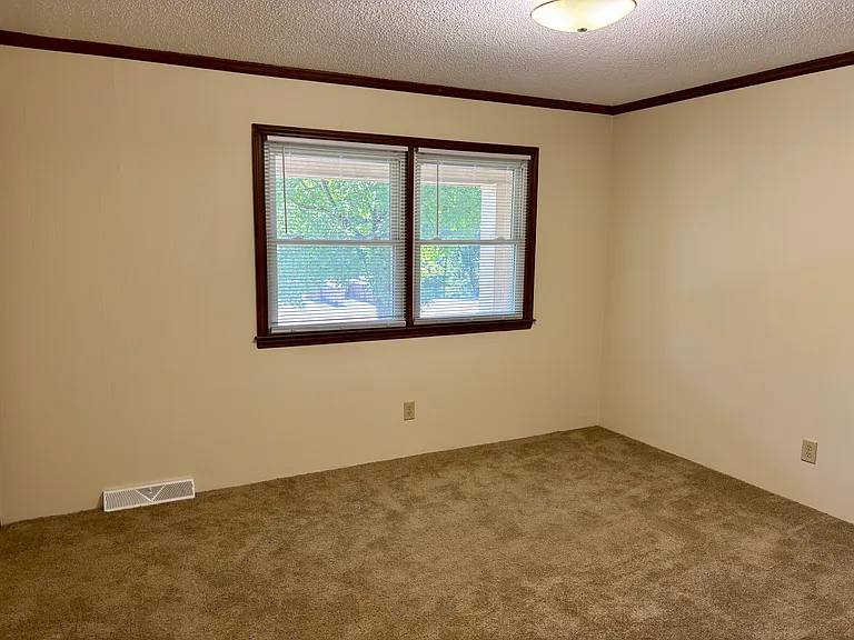 128 Hillcrest Dr — Photo 5