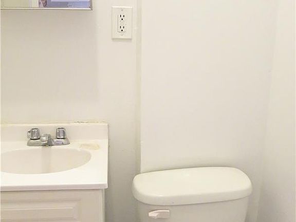 5th image of 324 E 13th St APT 19