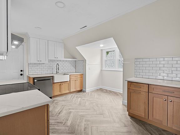 2nd image of 821 State St #3