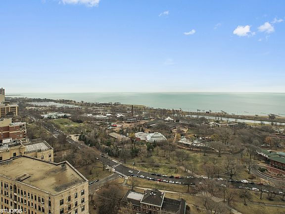 3rd image of 2020 N Lincoln Park W APT 32E