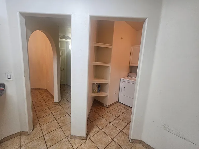 2047 W Bramburgh Ct — Photo 5