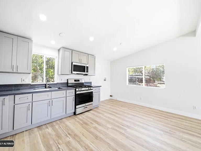 3272 K St — Photo 16