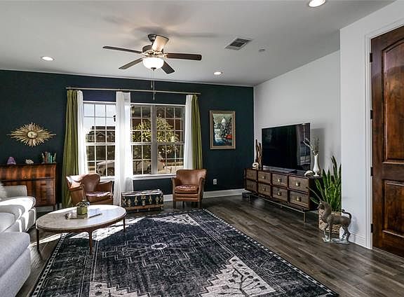 3rd image of 2432 Jameson Ln