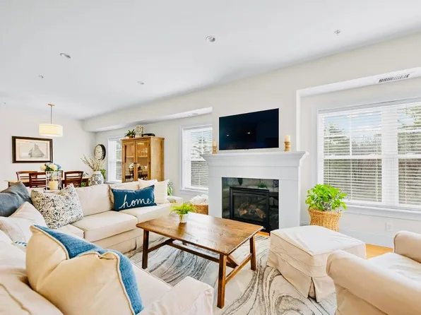 75 Clearwater Drive #305, Falmouth, ME 04105