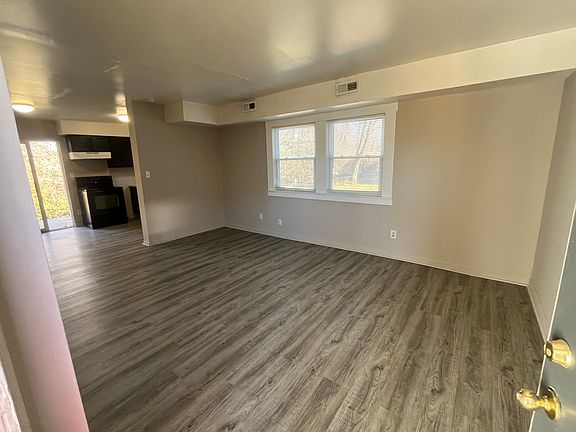 4th image of 600 Marine Dr #7