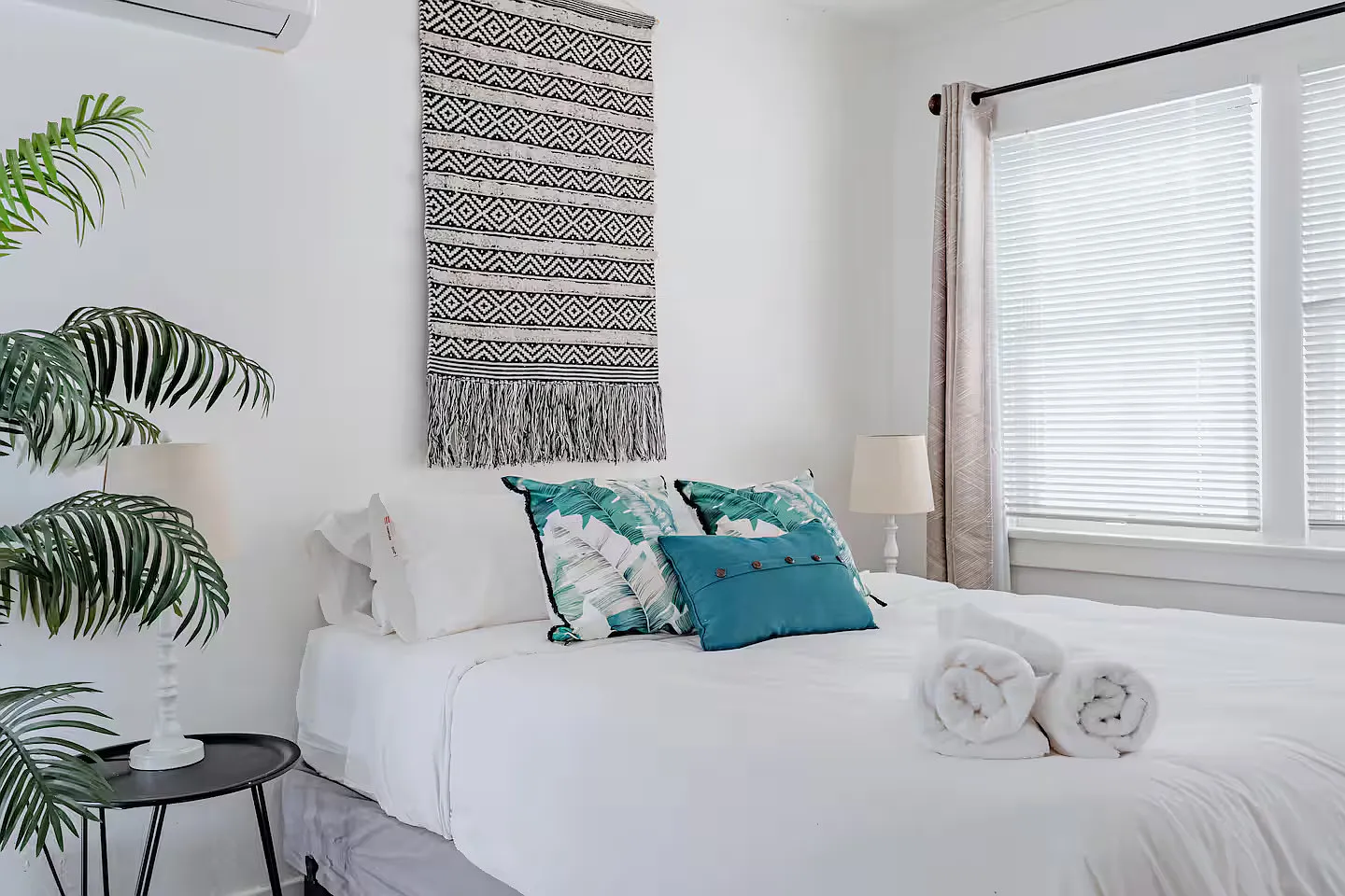 Studio, 300 sqft, $2,850 — Photo 2