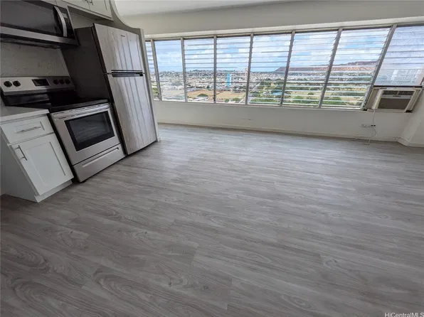 2525 Date St APT 1802, Honolulu, HI 96826