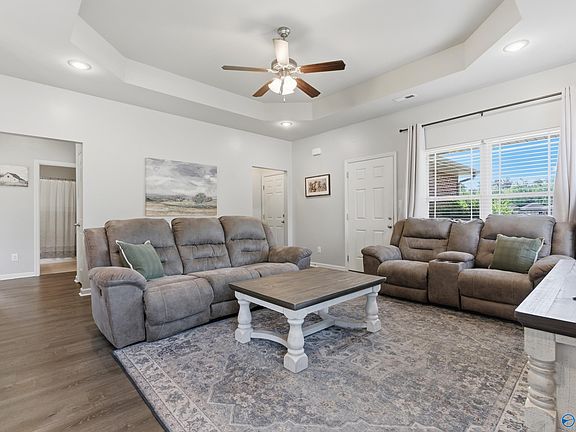 5th image of 126 Clydesdale Ln