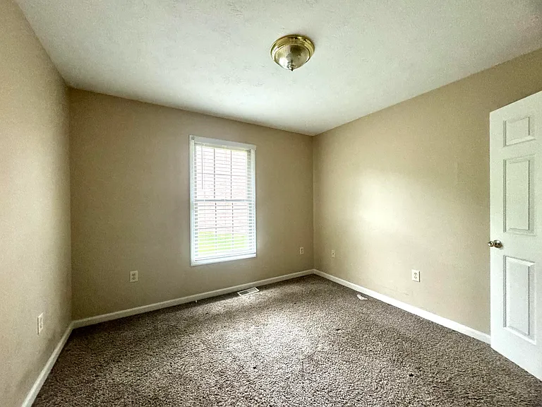 2031 Edgewood Dr — Photo 9