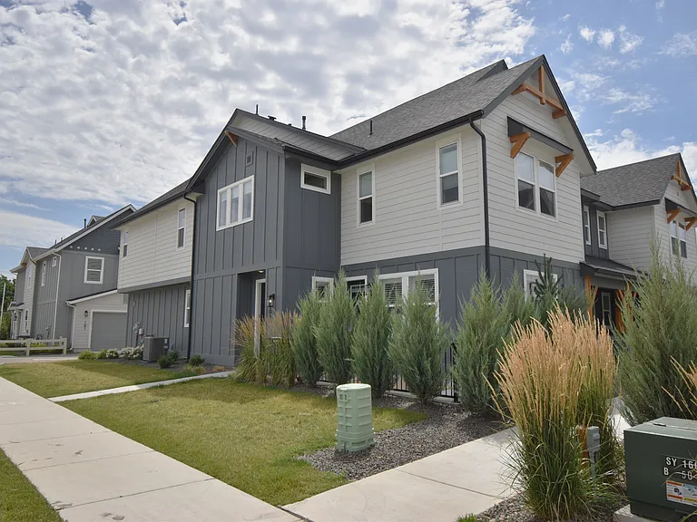 205 S Ripplerock Ln — Photo 2