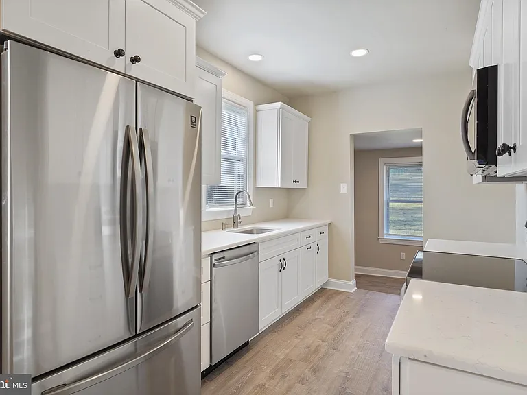 4411 Fairview Ave — Photo 8