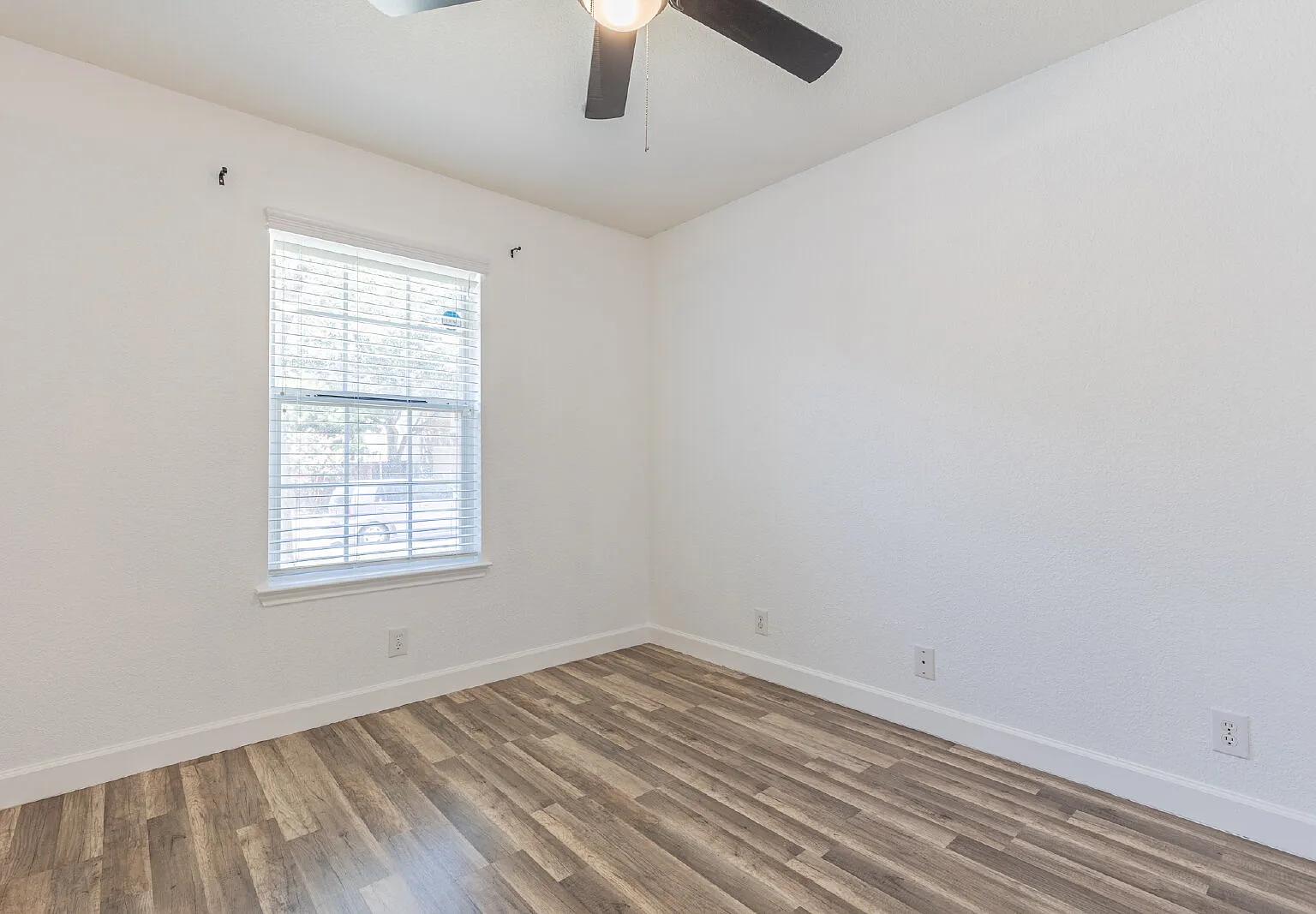 3 bed, 2.0 bath, 1267 sqft, $1,695 — Photo 4