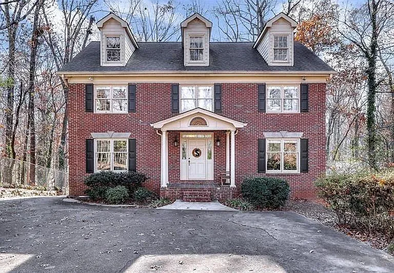 555 Greenland Rd