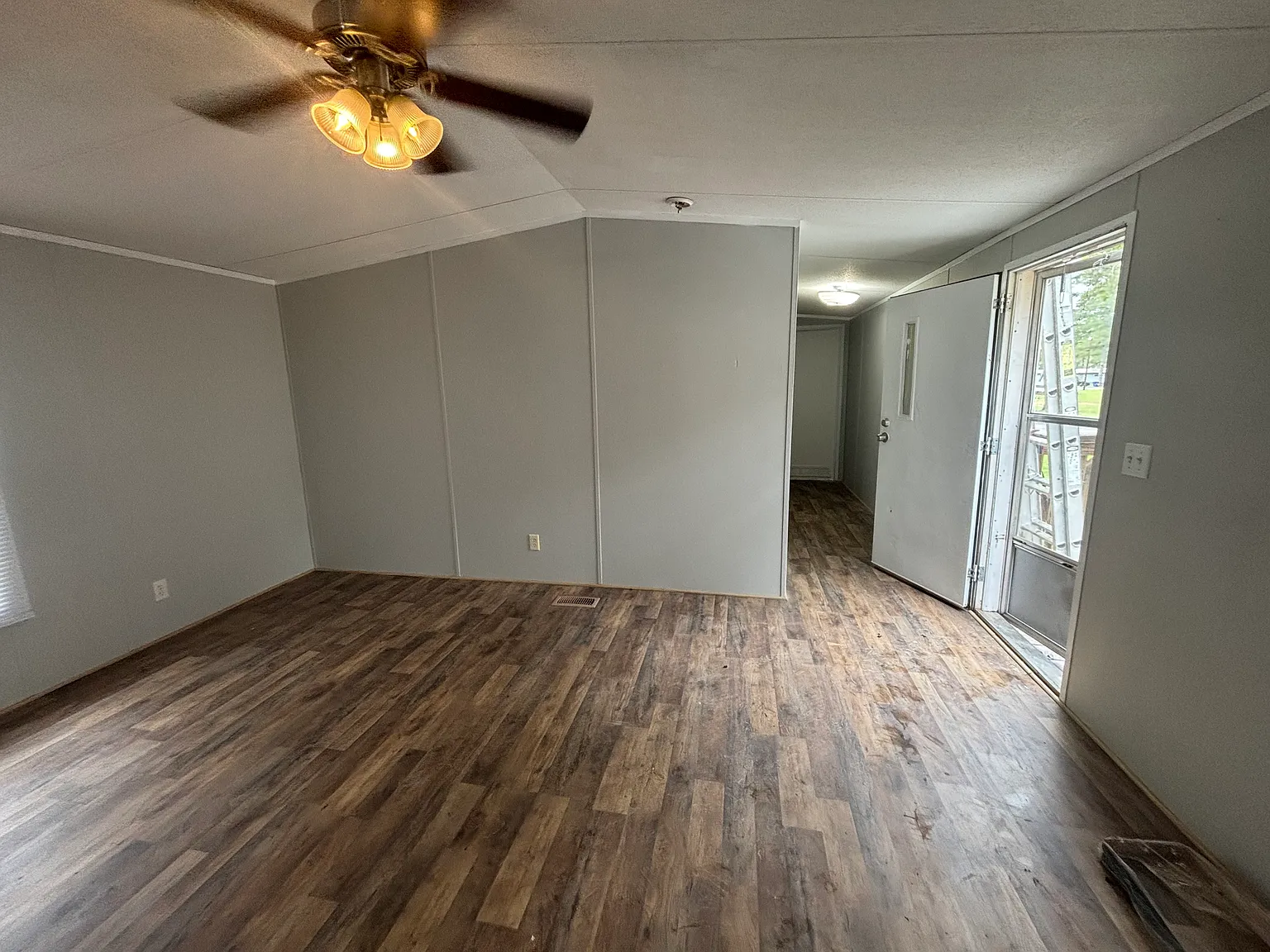 3 bed, 1216 sqft, $1,295 — Photo 1