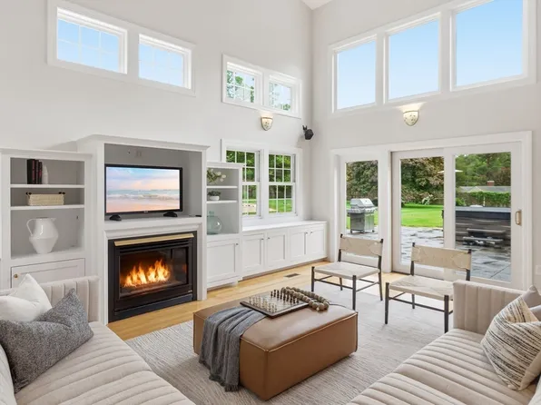 22 Alden Rd, Andover, MA 01810