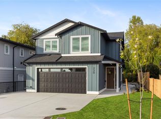 220 Kamloops Ave, Saanich, BC V8Z1W5