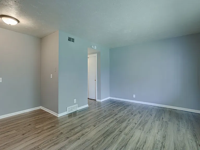 4505 Lafayette Ave #4 — Photo 9