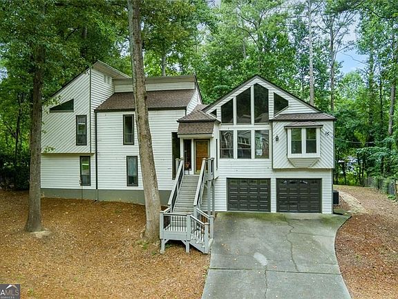 2nd image of 4910 Tremont Dr NE