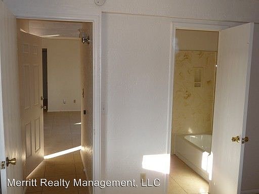 5th image of 61 E Mills Dr