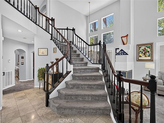 4th image of 23638 Narcissus Cir