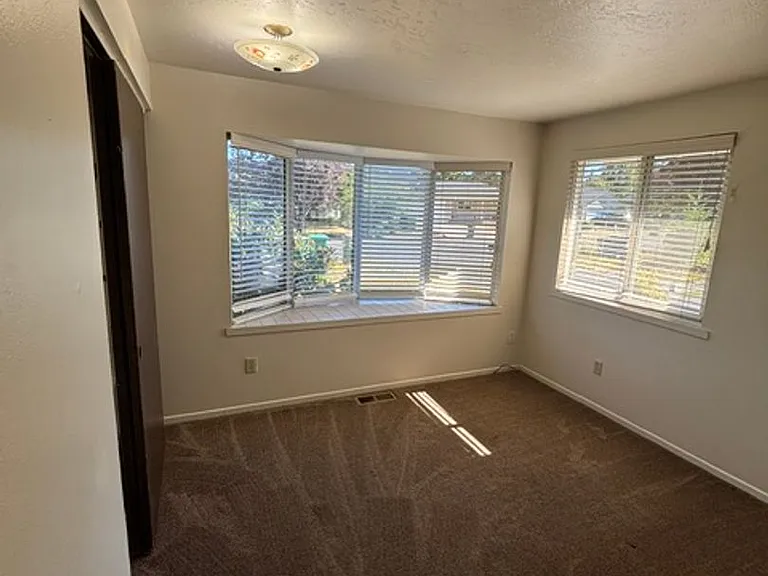 408 Pinehurst Dr — Photo 6