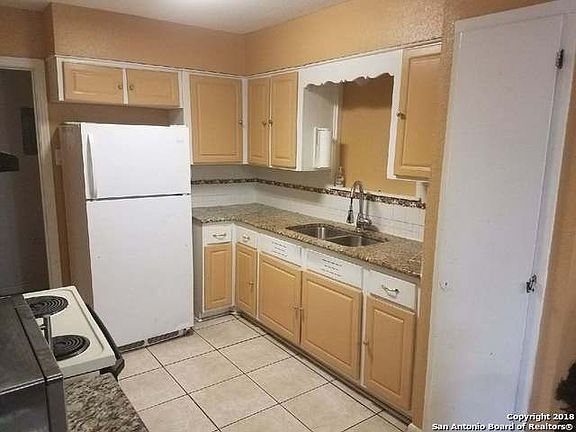 2nd image of 362 E Ackard Pl
