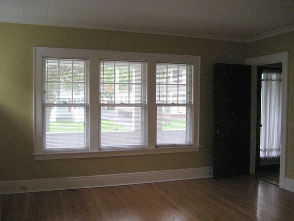 4th image of 1300 Oak St