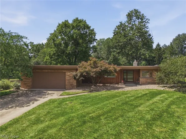 1111 Singing Brook Ave NW, Massillon, OH 44646