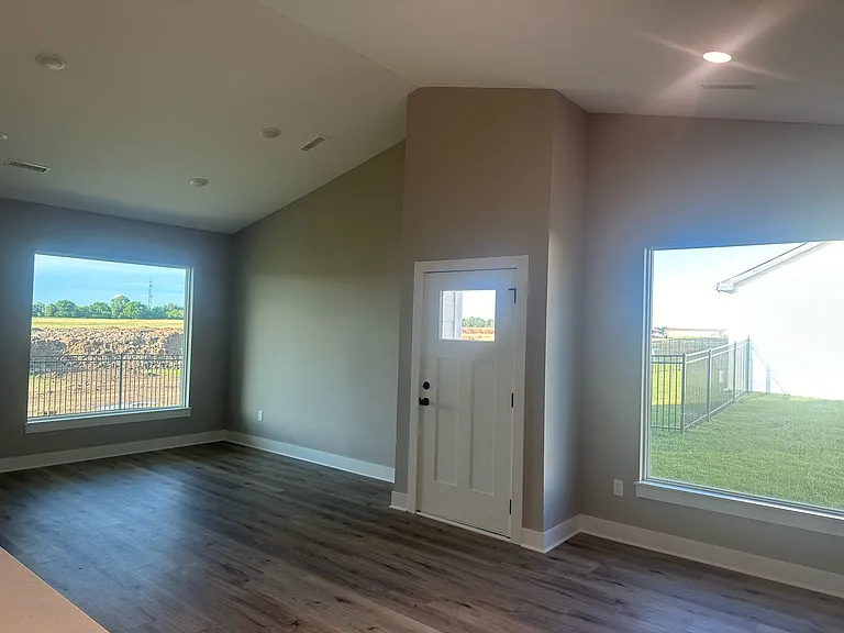 1076 Long Path St — Photo 2