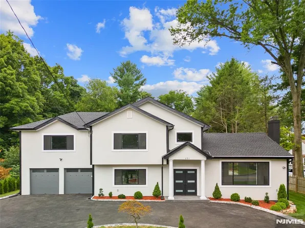291 Tappan Rd, Norwood, NJ 07648