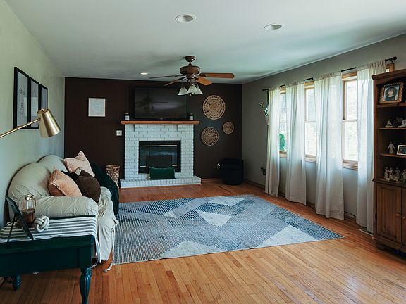 3rd image of 45 Oak Ridge Dr