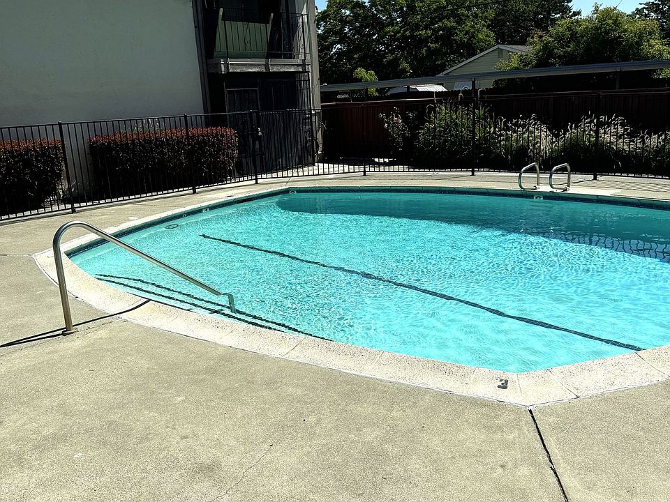2nd image of 195 E Pacific Ave #9