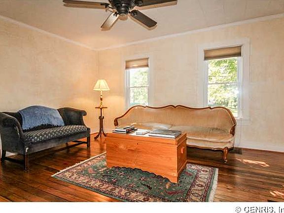 4th image of 128 Chapel St