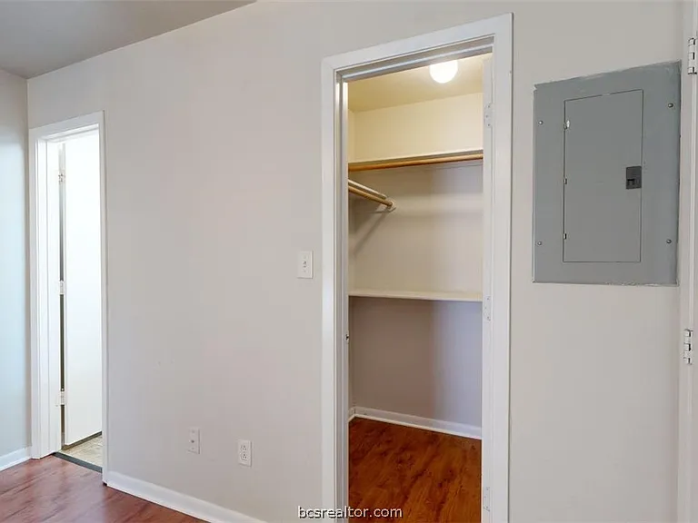 1513 Hollowhill Dr #B — Photo 18