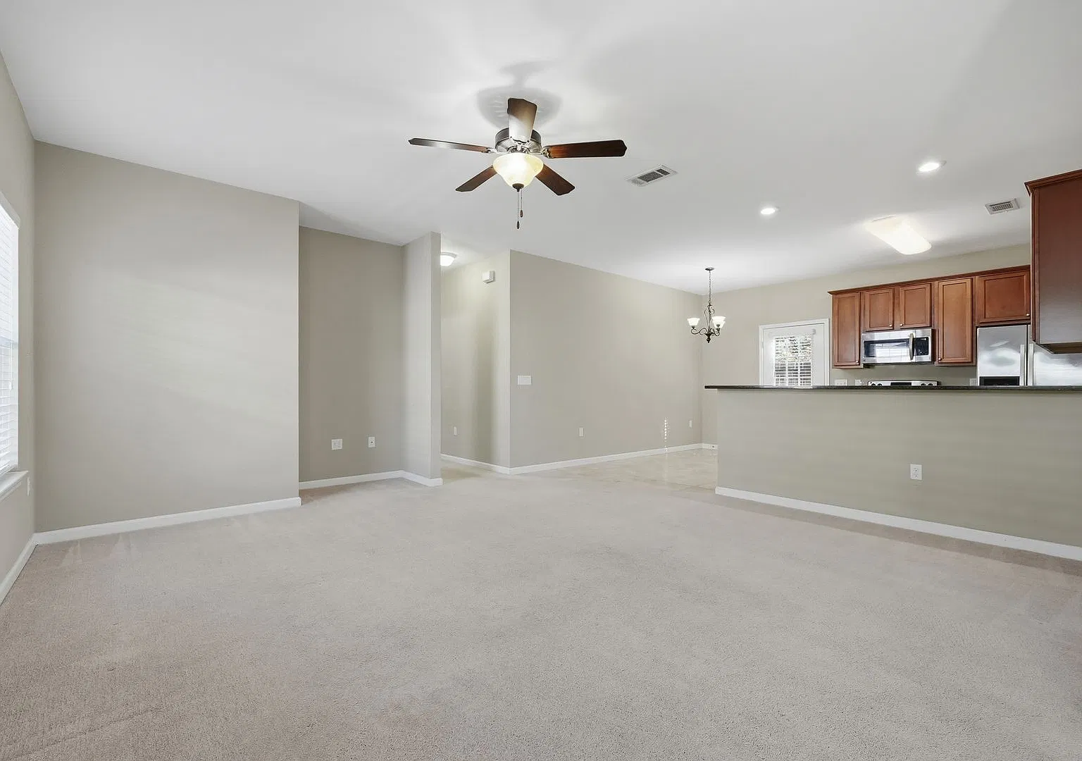 Move-In Ready! Beautiful 3 Bedroom in Niceville! — Photo 4