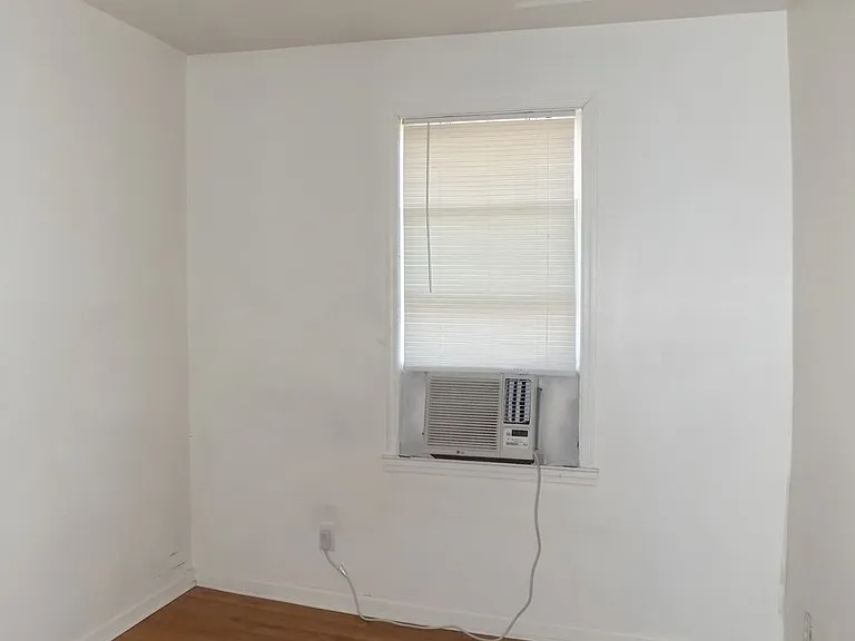 2347 Stark St — Photo 10