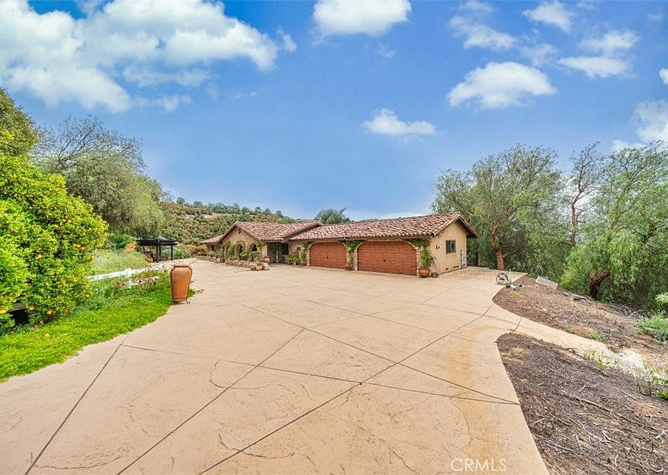 1st image of 24405 Fuerte Rd