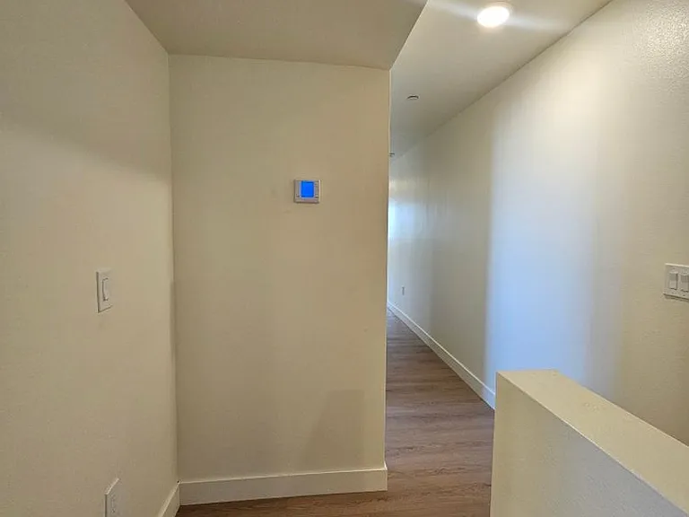 33(835E) — Photo 35