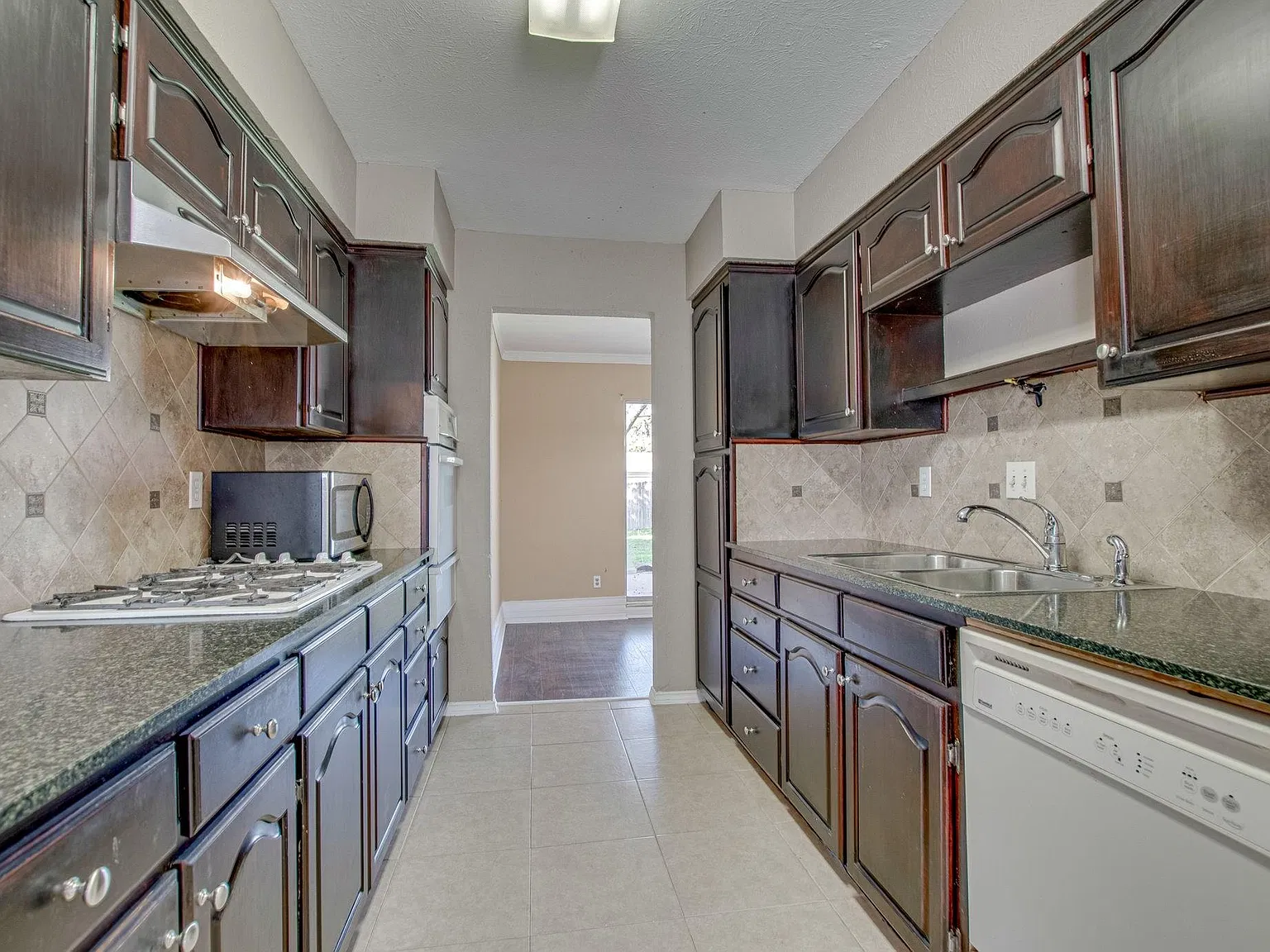 3718 Crestpark Dr — Photo 4