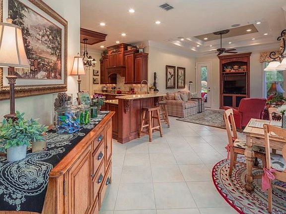 4th image of 605 Whisper Woods Dr